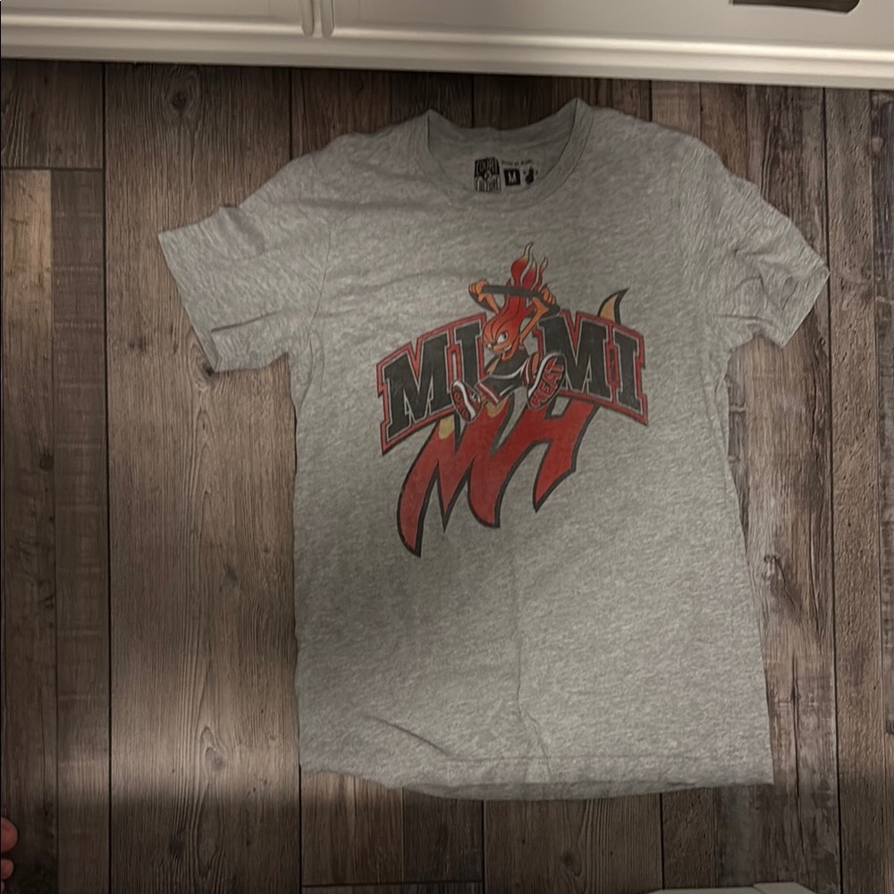 Gray Short Sleeve Graphic Tee